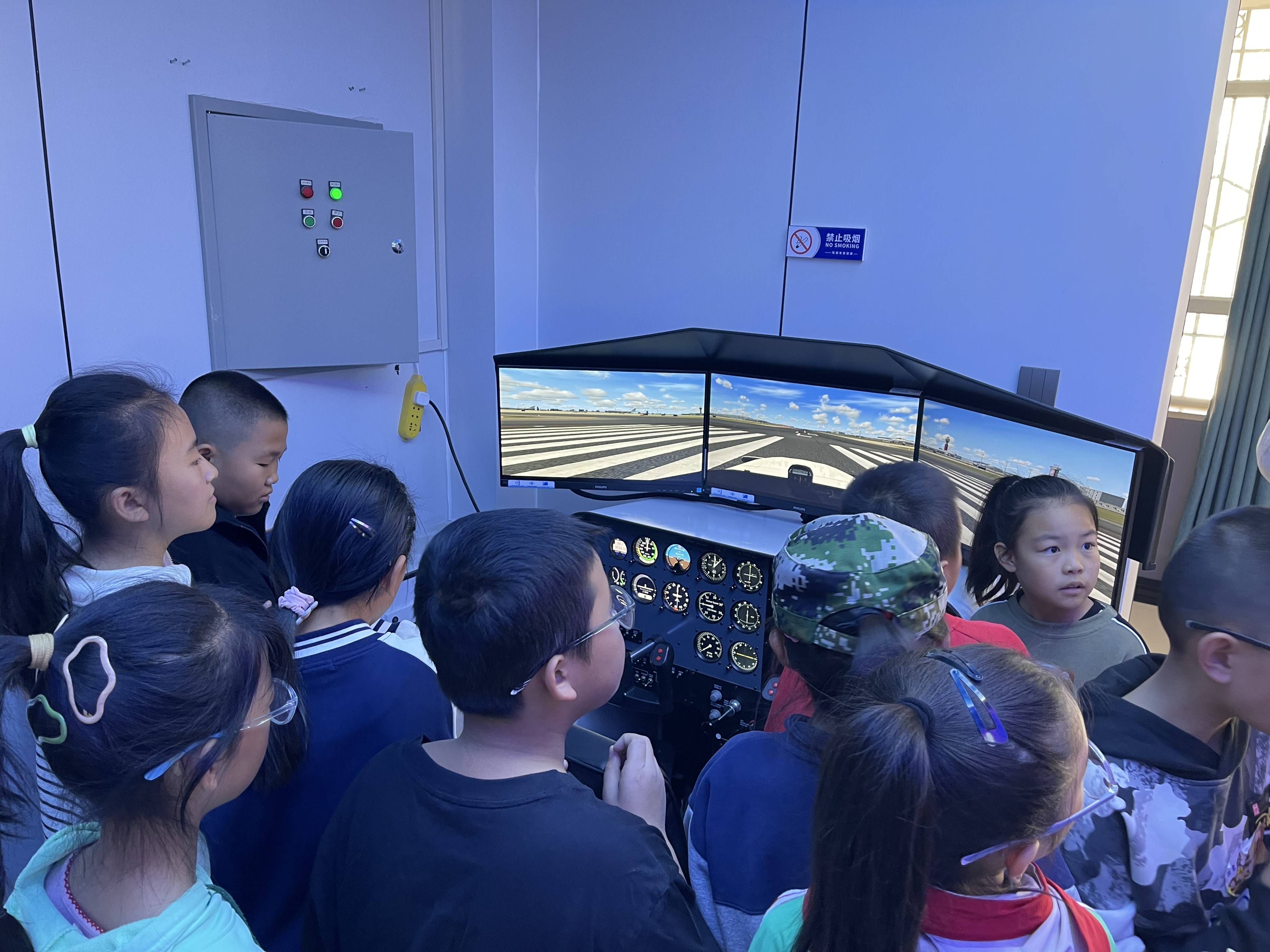 新疆保華潤天航空青少年無人機培訓圖集