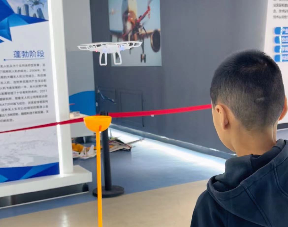 新疆青少年無人機培訓【保華潤天航空】無人機和航模學哪個好？