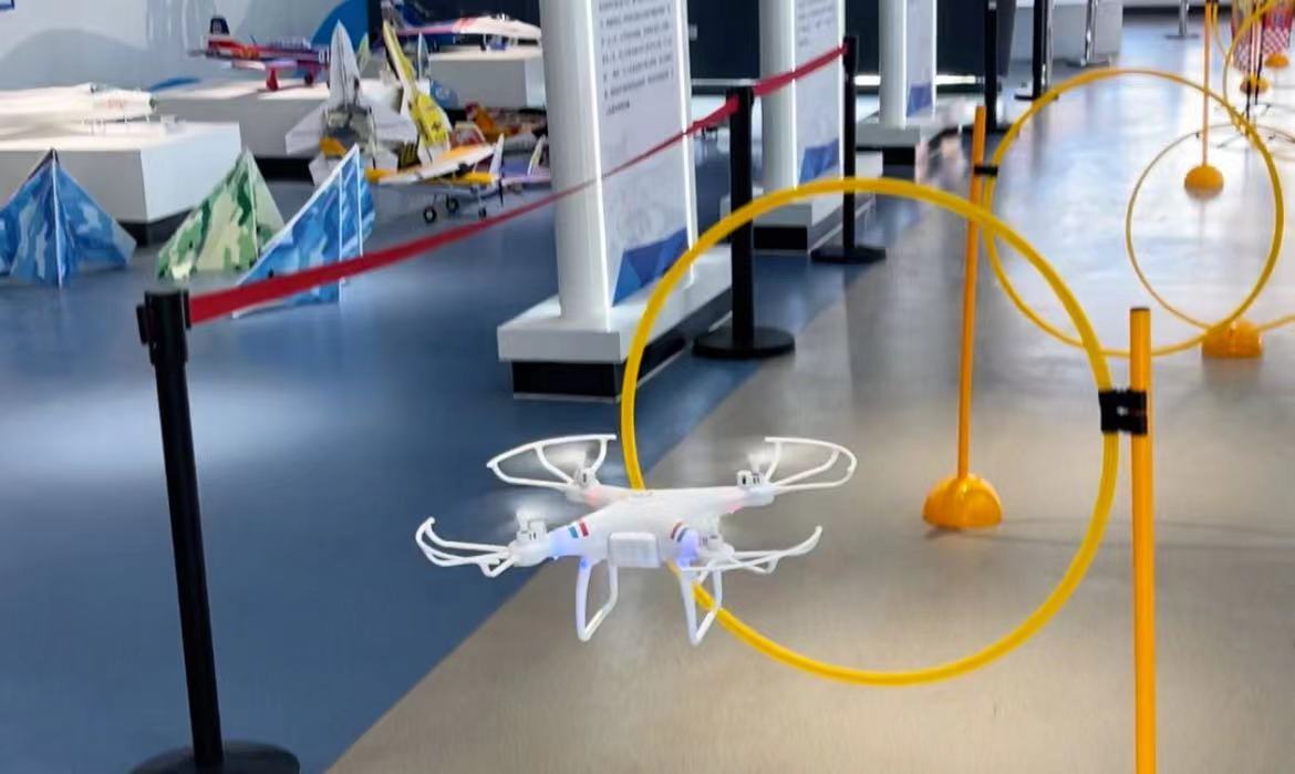 【新疆保華潤天航空】從小培養科技感：10歲兒童學無人機，家長必知的幾大理由！