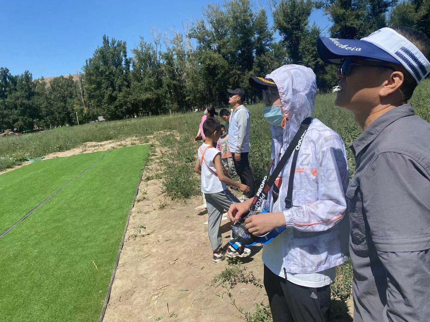 【新疆保華潤天青少年無人機培訓】孩子投身無人機領域,家長必知的利弊分析