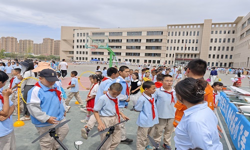 【新疆青少年無人機培訓】多旋翼無人機操作技巧，保華潤天航空專業(yè)指導