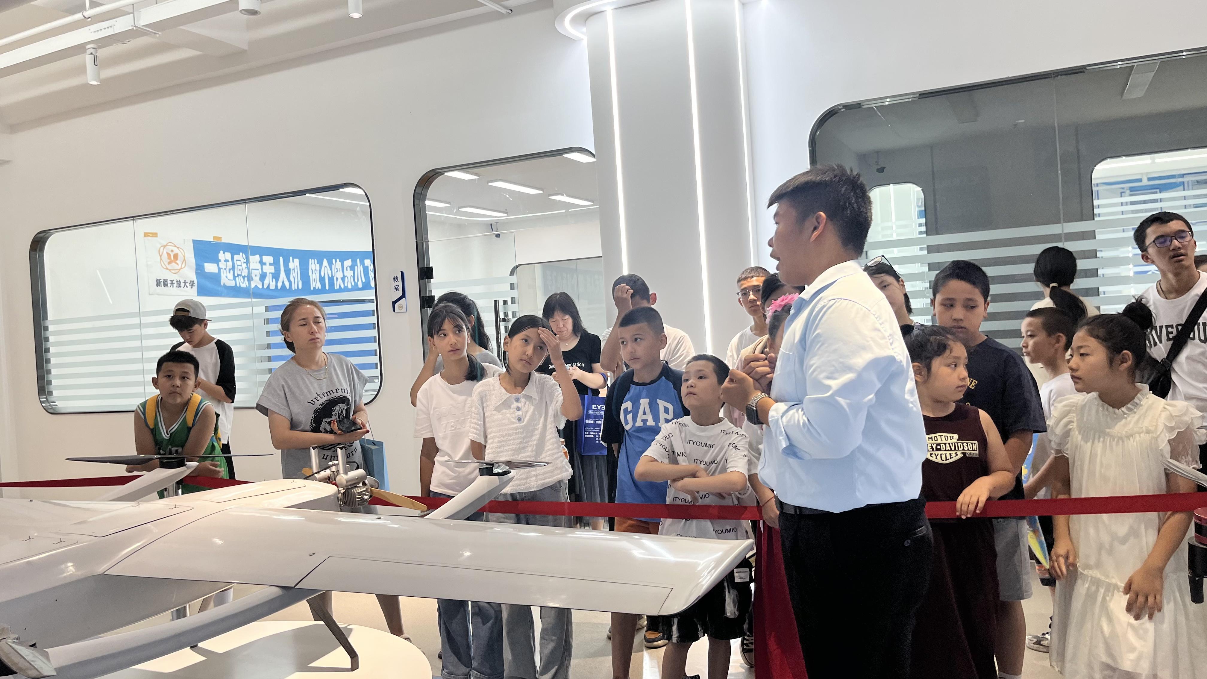 小小飛手，大大夢想：探索保華潤天航空如何塑造新疆的無人機新星