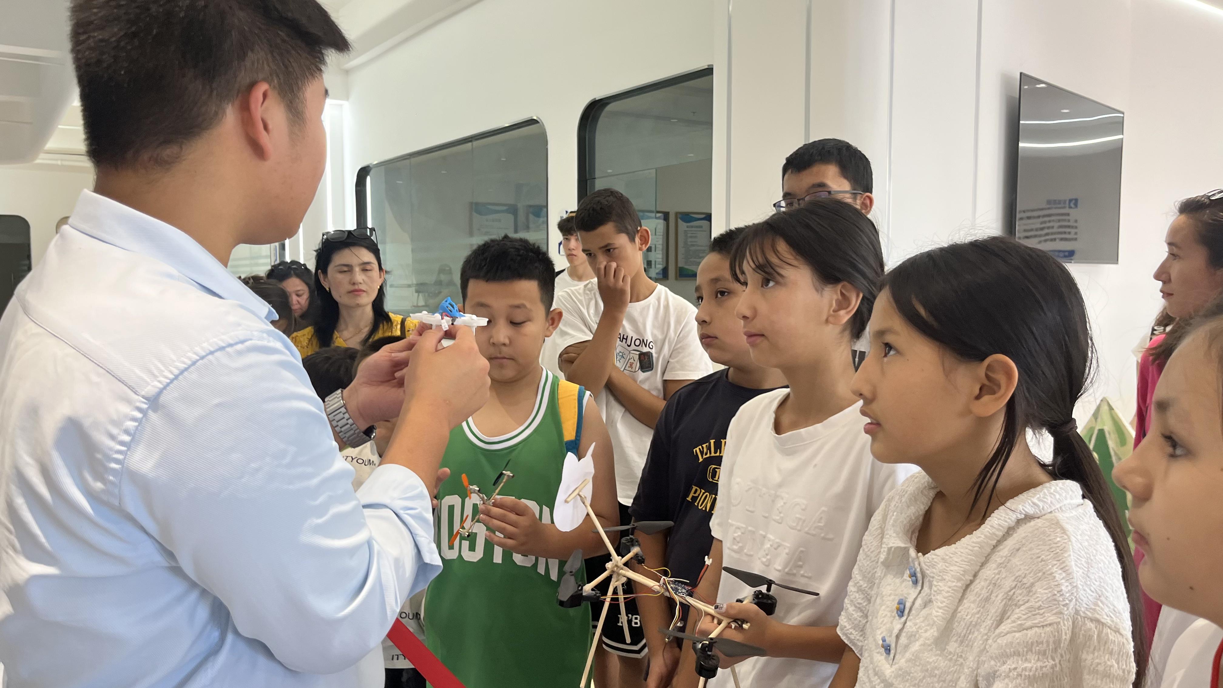 未成年飛手必看：無人機(jī)登記的年齡限制與法律要求【新疆保華潤(rùn)天航空無人機(jī)培訓(xùn)】