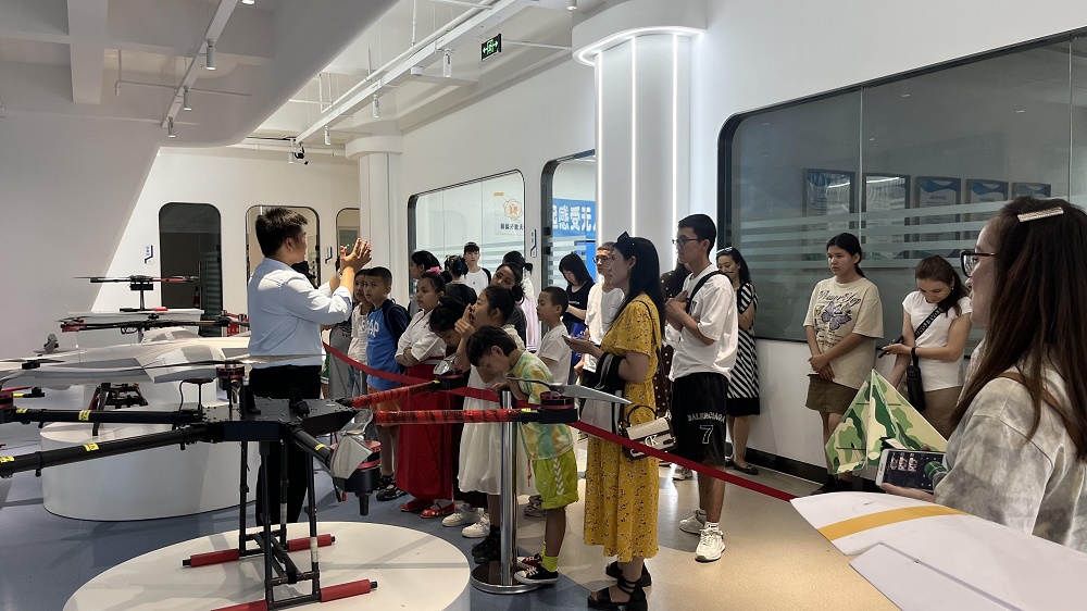 新疆青少年無人機培訓丨報考無人機執照需要滿足什么條件?-保華潤天航空