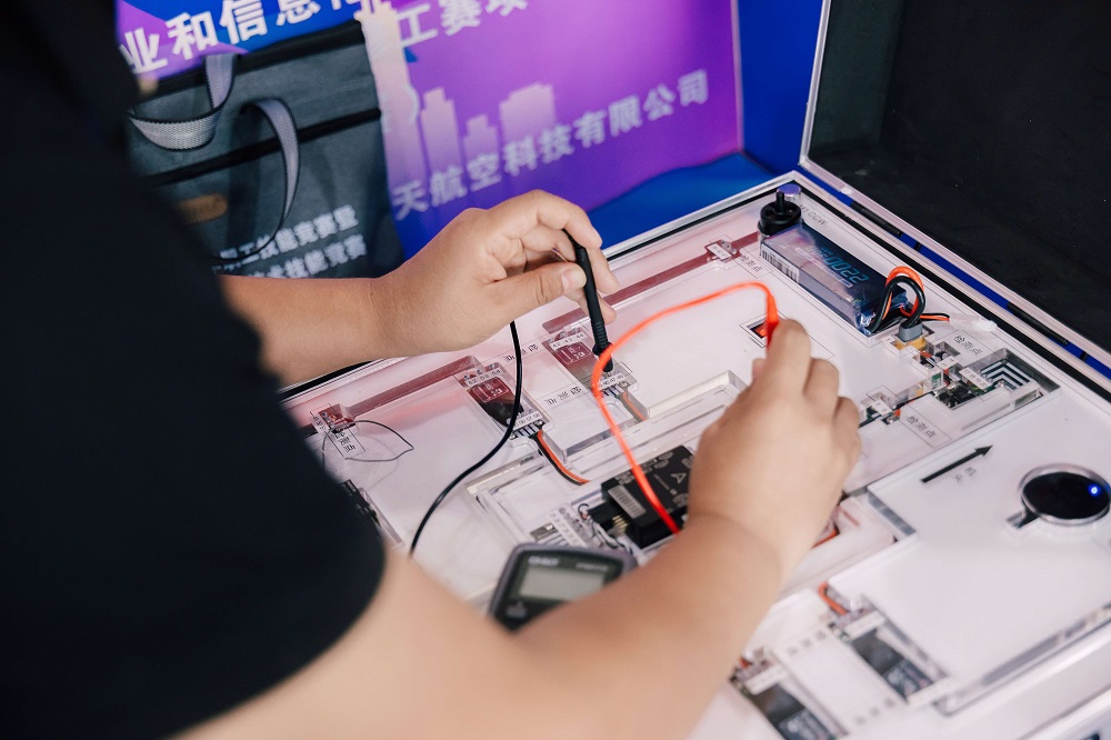 2025年自治區(qū)工業(yè)和信息化技能競(jìng)賽無(wú)人機(jī)裝調(diào)檢修工賽項(xiàng)總決賽成功舉行